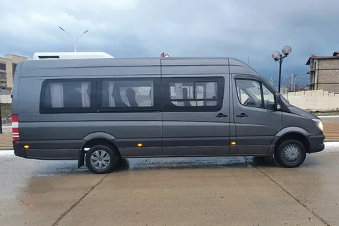 Микроавтобус на заказ: как организовать комфортную поездку для большой компании
